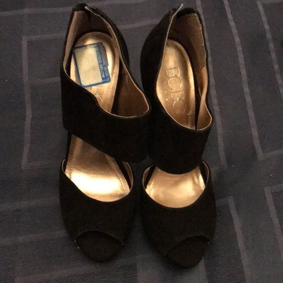 Beautiful BCBG Paris black suede heels size 9 - Picture 1 of 3